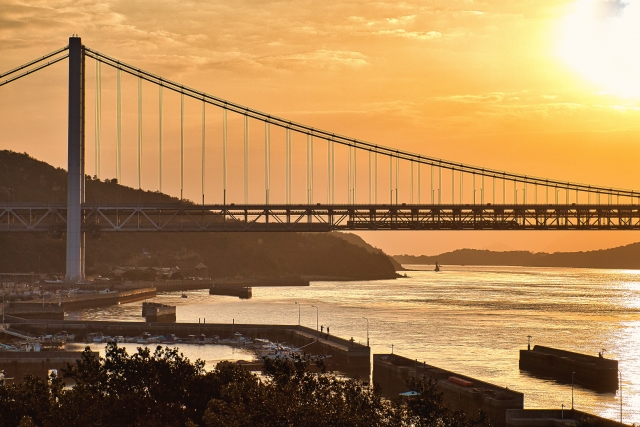 瀬戸大橋の朝日